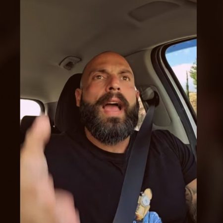 Life coach-άρα θεωρεί πως οι άντρες ευνοuχίζονται όταν οδηγούν οι γυναίκες