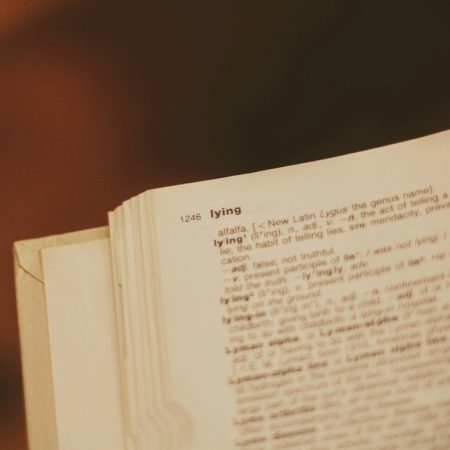 Ο νόμος του Cunningham θα σε βοηθήσει να βρεις αυτόν που σου λέει ψέματα