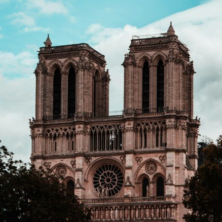 Τα μυστικά και τα κρυφά μηνύματα της υπέροχης Παναγίας των Παρισίων