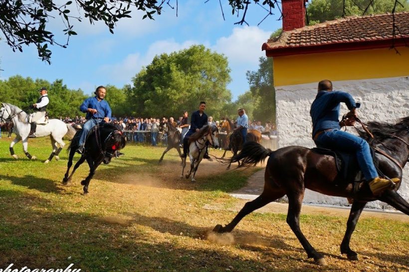 Στη Βόνιτσα του Αγ. Γεωργίου θα ζήσεις ένα μοναδικό έθιμο και πολύ γλέντι