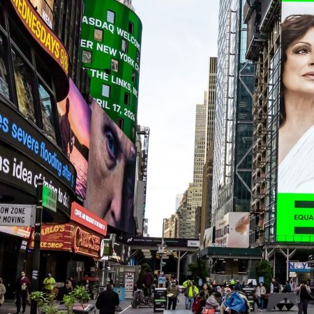 Στην Times Square της Νέας Υόρκης η Χάρις Αλεξίου