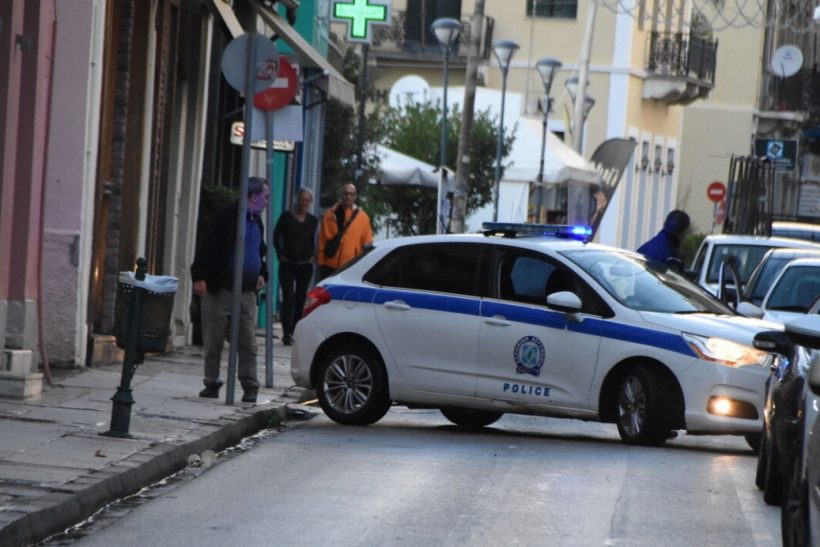 Μεσολόγγι: Ψάχνουν τον άντρα που xτύπησε τη σύζυγό του με τούβλο στο κεφάλι