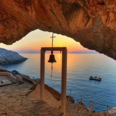 Η Σύρος είναι το μέρος που έψαχνες να πας για Πάσχα