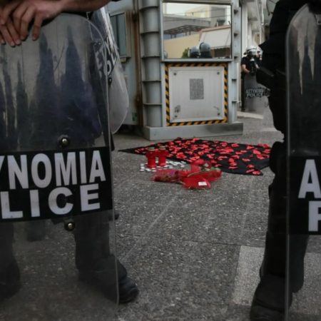 Νέο βίντεο δείχνει την αντίδραση των ανθρώπων μετά τη γυναικοκτονία της Κυριακής