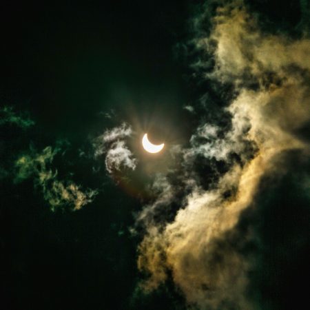 Ποια ζώδια θα έχουν την πιο αiσθησiακή έκλειψη