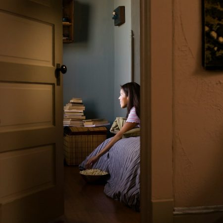 Αν κάνεις binge-watching σε μεσημεριανάδικα ίσως σε έχει νικήσει η μοναξιά