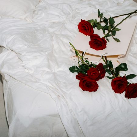 4 τρόποι να απελευθερωθείς στο κρεβάτι (και γιατί έχεις αργήσει ήδη να το κάνεις)