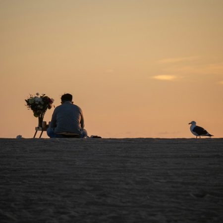 5 μη προφανή σημάδια που δείχνουν ότι σε βλέπει σοβαρά