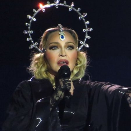 Madonna: Τα σπάει στην μεγαλύτερη συναυλία της καριέρας της στο Rio de Janeiro