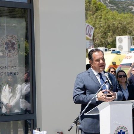 «Είστε ασήμαντα ανθρωπάκια» είπε έτσι απλά ο Υπουργός Υγείας σε διαδηλωτές