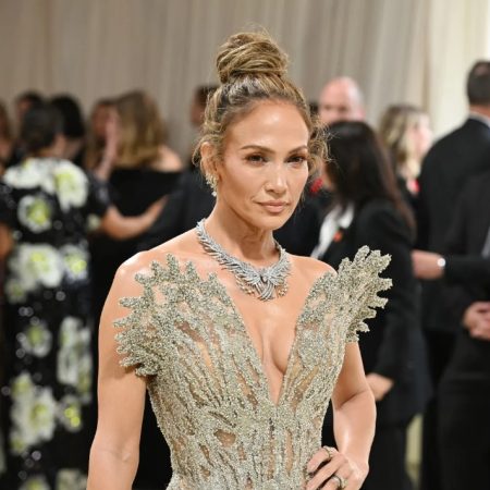 Ελληνίδα αεροσυνοδός κάνει expose την Τζένιφερ Λόπεζ ως μέγα κάφρο