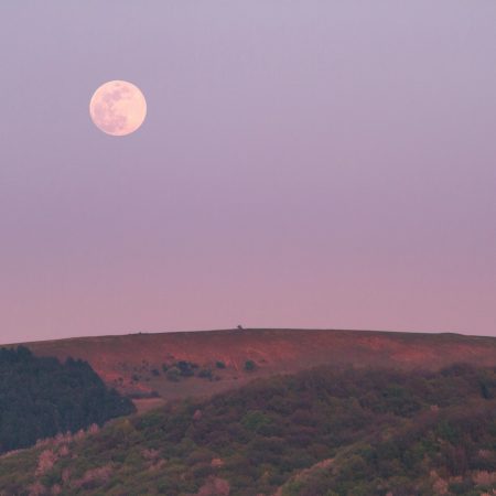Βρες μια ωραία θέα απόψε, να δεις την Πανσέληνο να αλλάζει χρώμα!