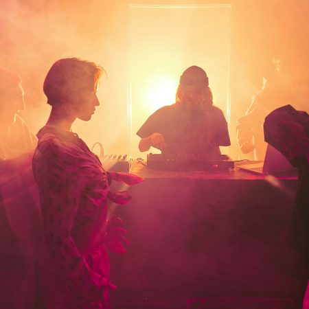 Τι πραγματικά παίζει στα Spαnk Parties της Αθήνας;