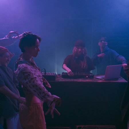 4 τρόποι να πεις «σε γουστάρω» χωρίς να χάσεις τα λόγια σου