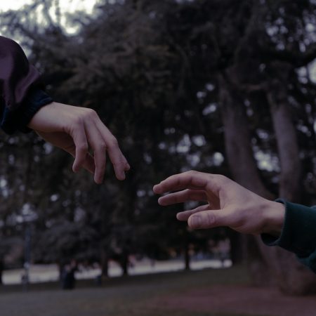 6 βιώματα που μας κάνουν να βγάζουμε κτητικότητα στις σχέσεις μας