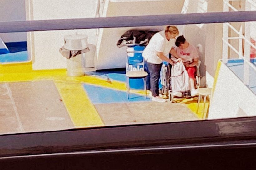 Το «παρκάρισμα» παιδιού ΑμεΑ στο γκαράζ του φέρι για Θάσο, είναι η κατάντια μας