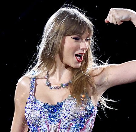 Μα τι στην ευχή κάνει την Taylor Swift τόσο πετυχημένη;