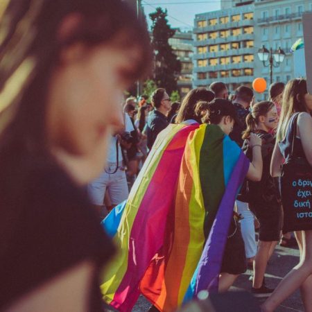 «Μα γιατί οι gay πρέπει να κάνουν παρέλαση;» - Σε κάθε Pride η ίδια ερώτηση