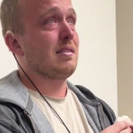 28χρονος ακούει για πρώτη φορά και τον πλημμυρίζουν δάκρυα χαράς