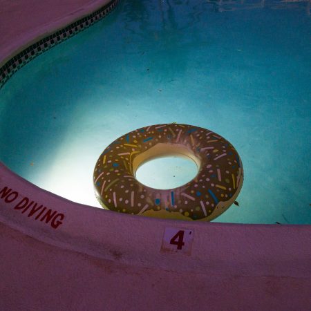 Το ήξερες πως το καλοκαίρι νιώθουμε ένα συγκεκριμένο είδος μοναξιάς;