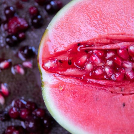 Kαλοκαιρινές τροφές που θα ενισχύσουν τη λiμπιvτό σου