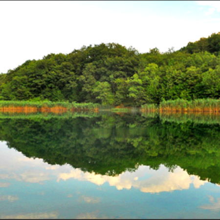 Λίμνη Ζαραβίνα: Η πιο «ψηλή» σε υψόμετρο παραλία της Ελλάδας