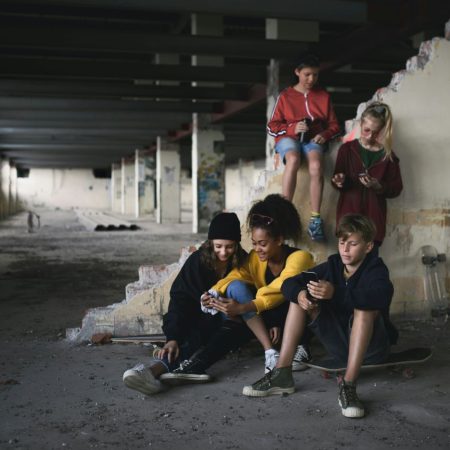 Κεφάλαιο «εφηβεία»: 5 χρήσιμα tips για γονείς που θέλουν ομαλή συμβίωση με τα εφηβάκια τους