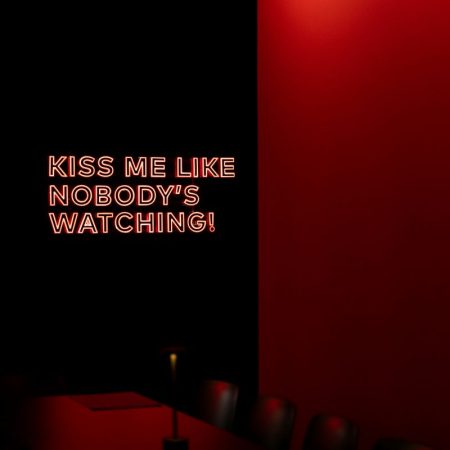 Πώς να το κάνετε στο πατρικό (χωρίς να σας ακούσει όλο το σόι)