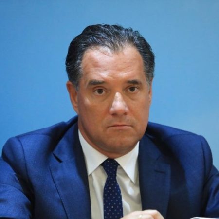 Ο Άδωνις (μα τι καλός) εγκρίνει τελικά τον κόσμο που κατέβηκε για τα Τέμπη