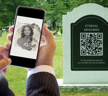QR codes σε tαφόπλακες: Κρατάς κοντά τους αγαπημένους ή ξυπνάς την απώλεια;