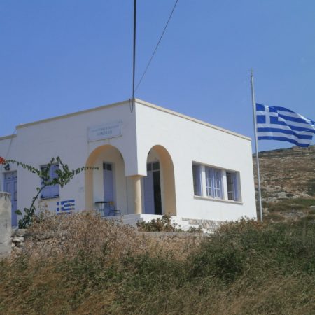 Ο τελευταίος μαθητής των Αρκιών αποφοιτά σε ένα σχολείο που ερημώνει