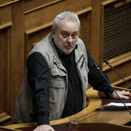 Βραβείο χυδαιότητας στον Ψαριανό για την απαράδεκτη επίθεσή του στην Καρυστιανού «χαρούμενη νεkρόφιλη μοιρολογίστρα»