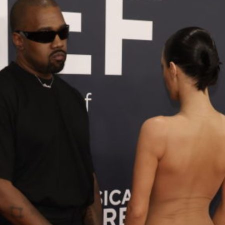 Φάτε μάτια ψάρια η Bianca Censori, φόρεσε κάτι πάνω της (νοτ) και πήγε Grammy's