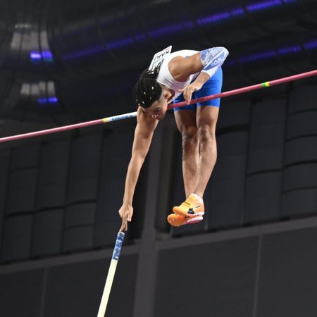 Εμμανουήλ Καραλής: Θέλει να καταρρίψει τα 6 μέτρα σ' ένα κατάμεστο ΣΕΦ (με δωρεάν είσοδο)