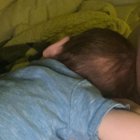 Πατριός ταρακούνησε μέχρι θανάτου 2χρονο παιδάκι επειδή «τον ενοχλούσε»