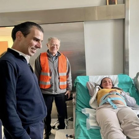 Την ώρα που τρέμει η Σαντορίνη, στο νοσοκομείο του νησιού γεννήθηκε ένα αγοράκι