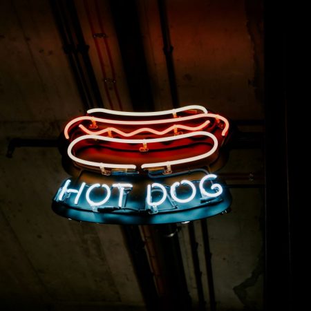 Βλεμματική επαφή και στάση στα 4: Πώς να συνδυάσεις πάθos και σύνδεση