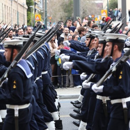 Γλυκά μπινελίκια κατά της Τουρκίας έριξε το πολεμικό ναυτικό την ώρα της παρέλασης