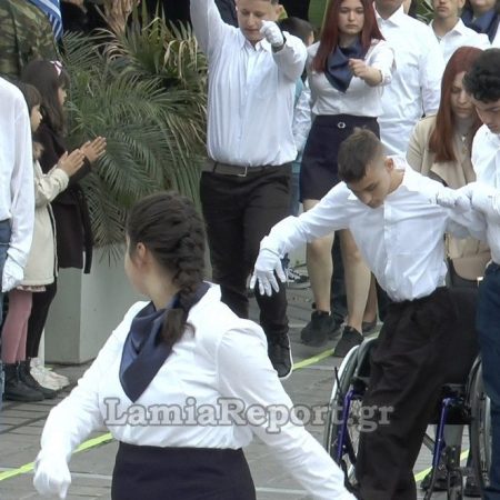 Στην αντεπίθεση η μαμα του μαθητή μετά τις δηλώσεις Ακρίτα για «μισαναπηρισμό»