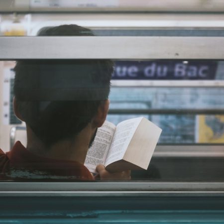 Όταν αγοράζεις βιβλία χτίζεις τη δική σου πνευματική κληρονομιά
