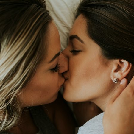 5 δυνατές συγκινήσεις που βιώνει μια γυναίκα όταν πηγαίνει με γυναίκα