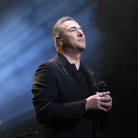 Μέσα στη συναυλία του Ρέμου στο Ντουμπάι με τα 50.000 ευρώ VIP τραπέζια