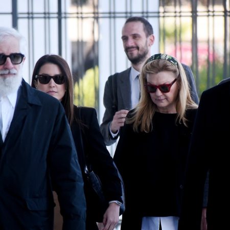 Η Ελπίδα Νίνου υπερασπίζεται τον Πέτρο Φιλιππίδη στο εφετείο: «Τον αγαπώ, δεν είναι βιaστής»