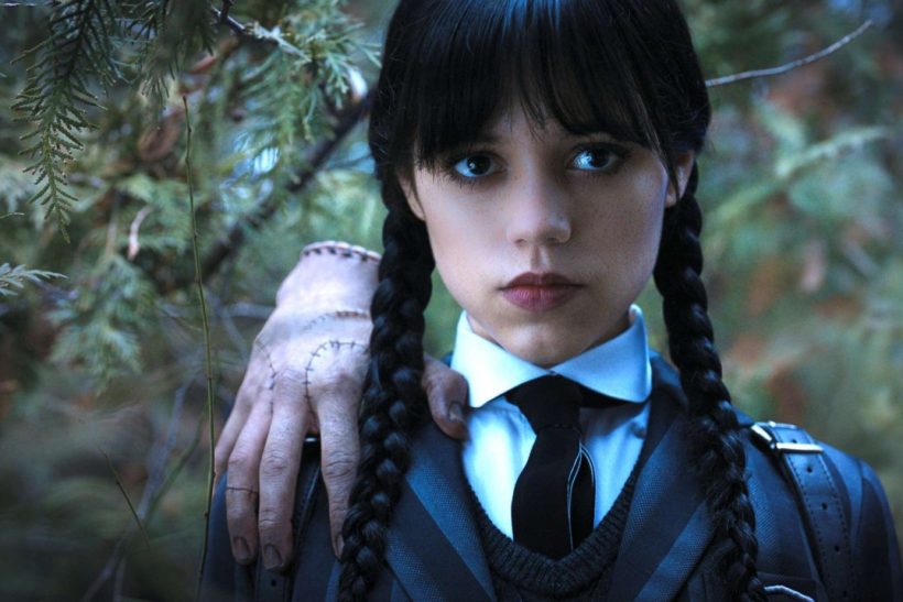 H σκοτεινή Wednesday επιστρέφει στο Netflix και το τρέιλερ μας έχει ψήσει ήδη
