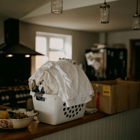 6 λόγοι που μετατρέπουν τη συγκατοίκηση με το ταίρι σου σε πεδίο μάχης