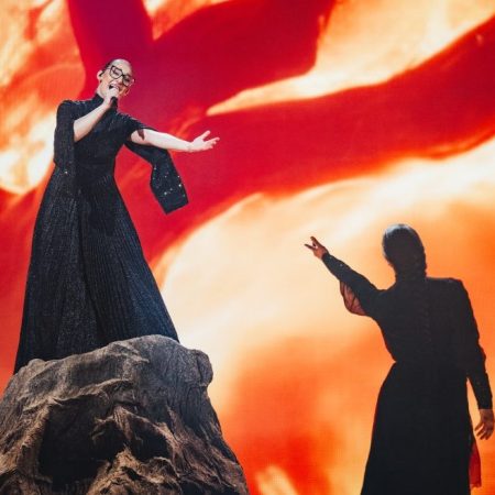 Γνωμούλα για τις πρώτες φωτογραφίες από την Klavdia και το staging της «Αστερομάτας»;