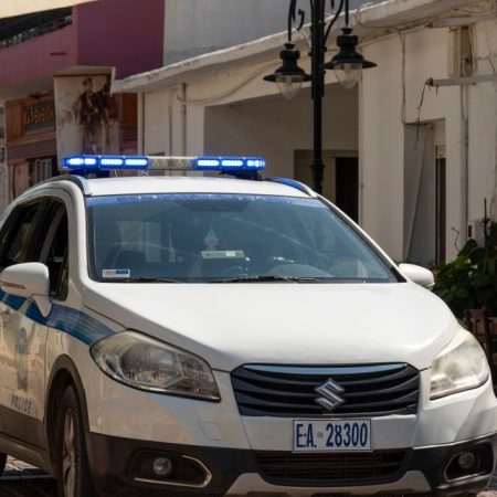 Έριξε σφαλιάρες στη σύντροφό του και την επόμενη μέρα της πήγε λουλούδια στη δουλειά