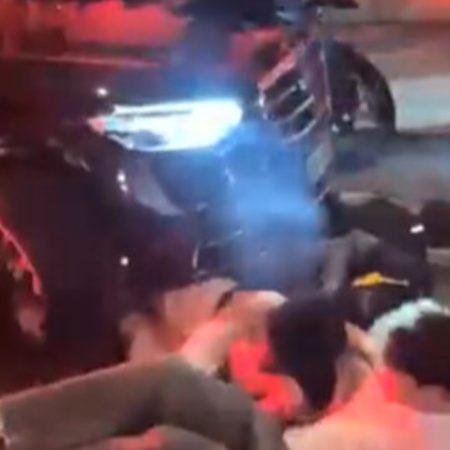 Αυτοκίνητο μπούκαρε και παρέσυρε δεκάδες φιλάθλους που πανηγύριζαν στο Παρίσι