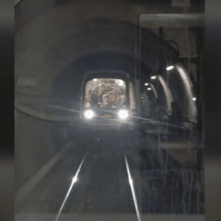 Στο «υπερσύγχρονο» μετρό Θεσσαλονίκης μπήκαν δυο τρένα στην ίδια γραμμή