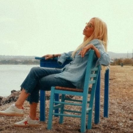 Η Βίσση αυτοσκηνοθετείται στο νέο της βίντεο κλιπ και είναι πιο απλή και πιο Απόλυτη από ποτέ